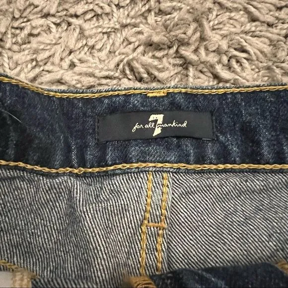 🟡 7 For All Mankind Reverse Paneled Shorts