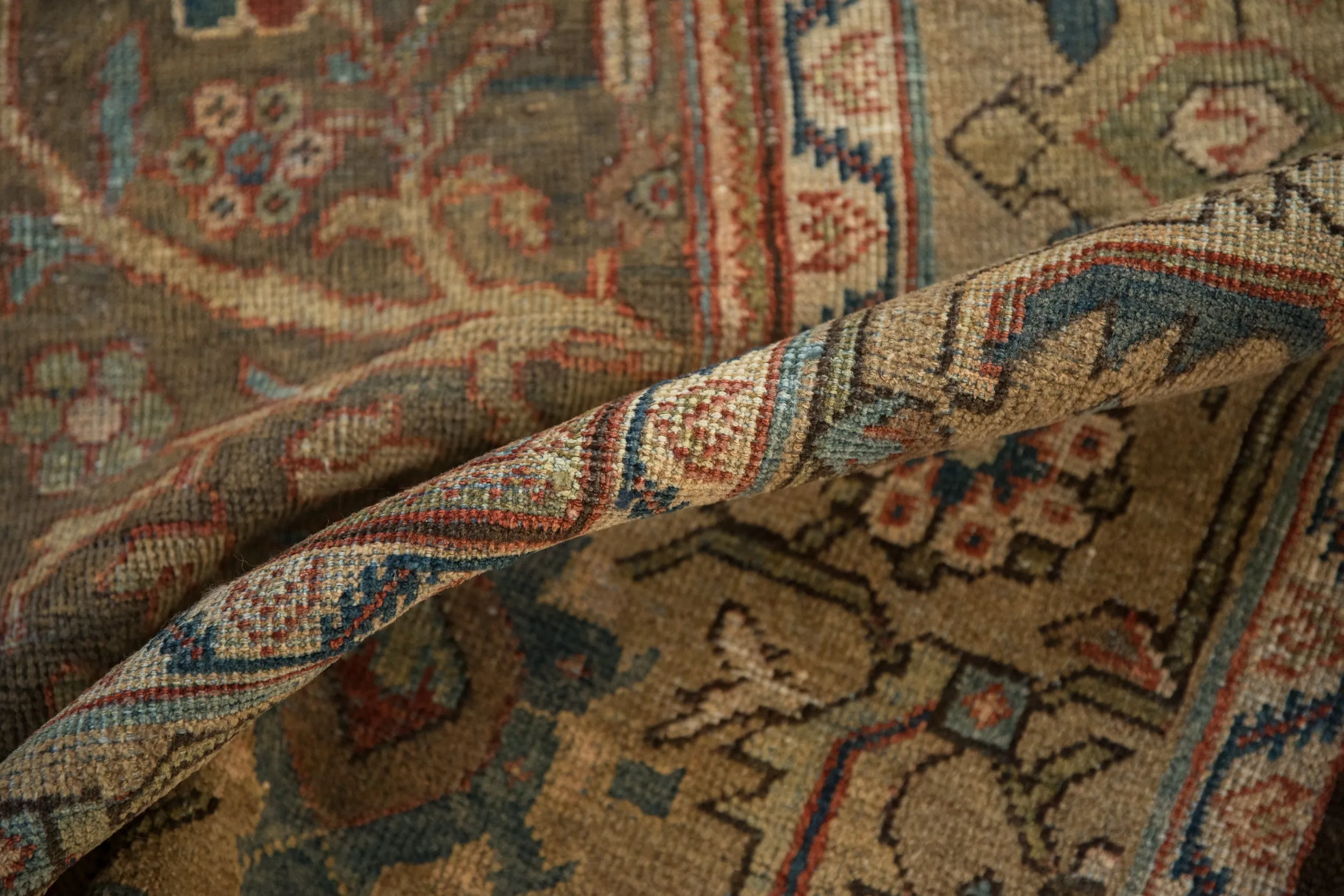 7x10.5 Vintage Distressed Mahal Carpet
