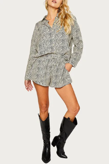 ZEBRA-PRINT TEXTURED HIGH-WAISTED SHORTS