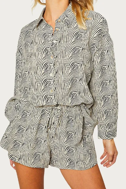 ZEBRA-PRINT TEXTURED HIGH-WAISTED SHORTS